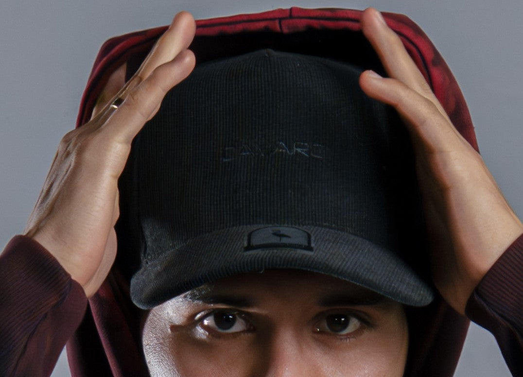 Gorra black we're different