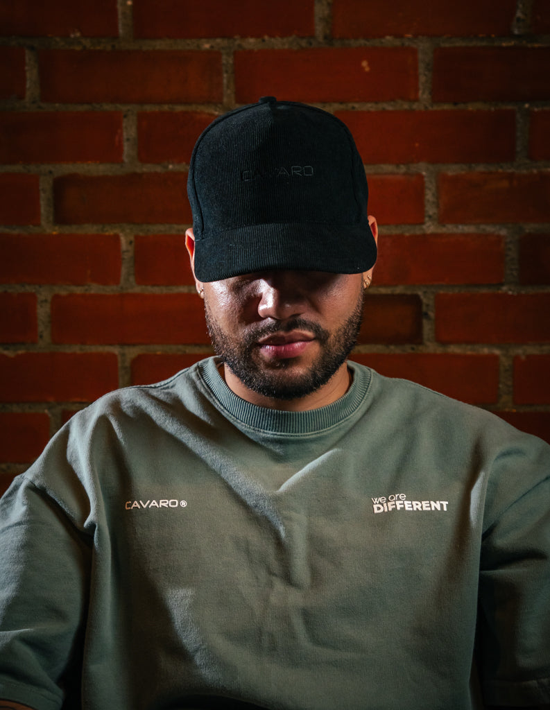 Gorra black we're different
