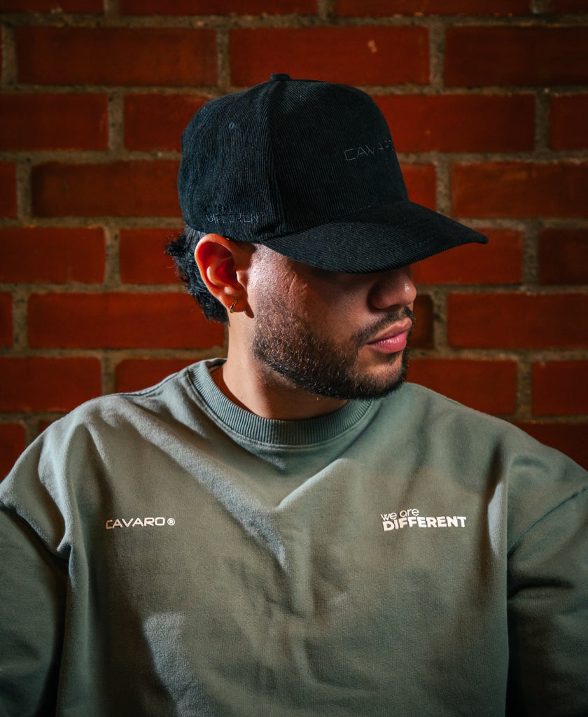 Gorra black we're different