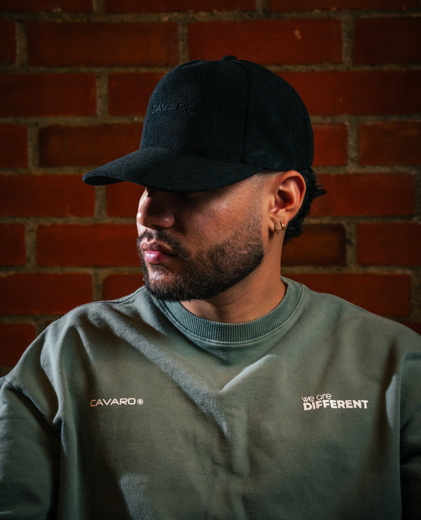 Gorra black we're different