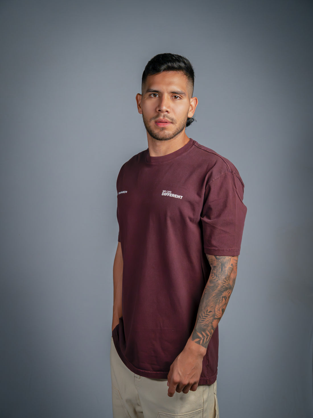 Camiseta regular we're different
